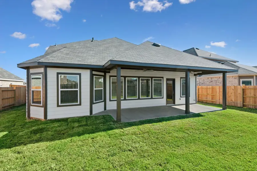 Exterior details and patio area of a home in Miller's Pond, Rosenberg (Image 4).