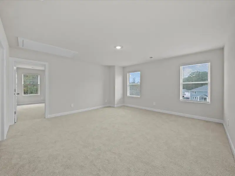 Spacious, unfurnished interior of a new home in Wexford Park, Fountain Inn (Image 13).