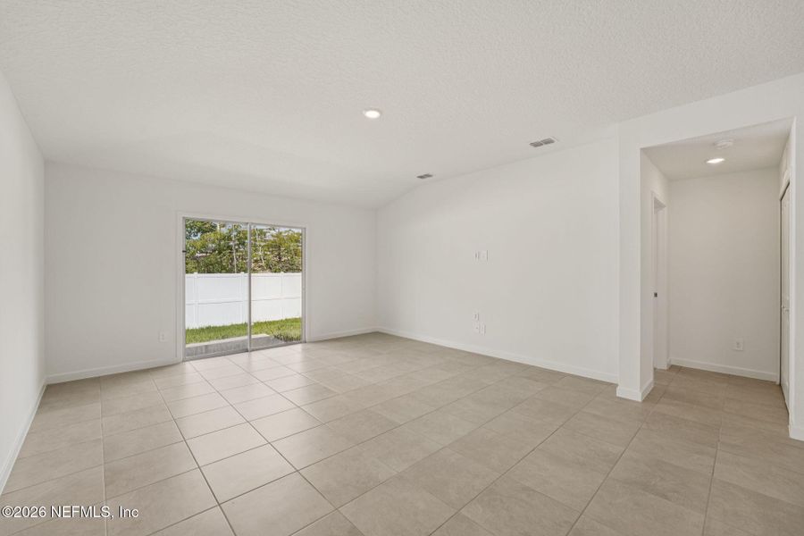 Spacious, unfurnished interior of a new home in Kings Preserve, Jacksonville (Image 26).