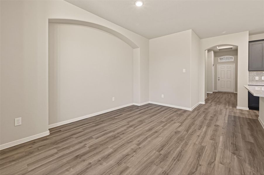 Spacious, unfurnished interior of a new home in Lago Mar, Texas City (Image 31).