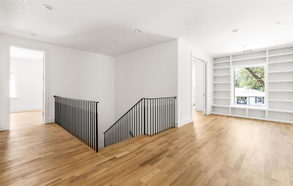 Furnished interior view inside a new home in , Dallas (Image 38). Furnished interior view inside a new home in , Dallas (Image 38).