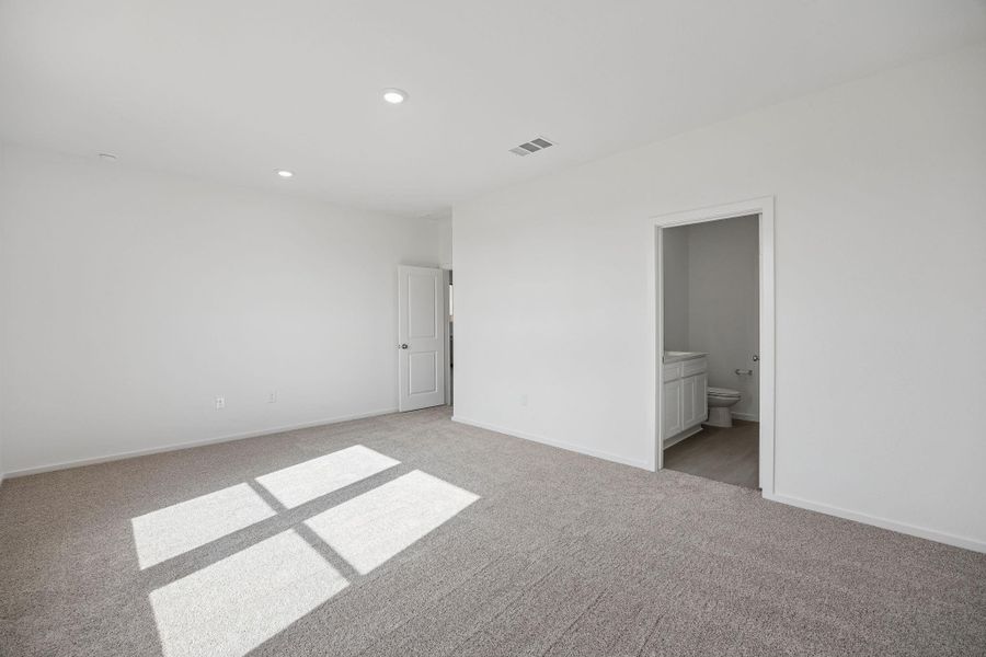 Spacious, unfurnished interior of a new home in Crosby Farms, Crosby (Image 11).