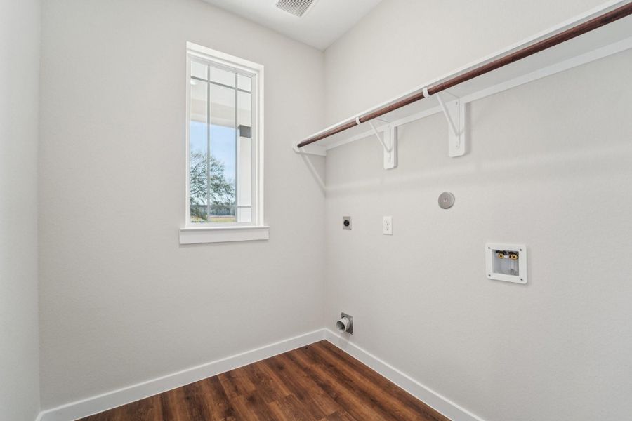 Spacious, unfurnished interior of a new home in Barton Place, Cleveland (Image 42). Spacious, unfurnished interior of a new home in Barton Place, Cleveland (Image 42).