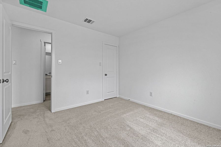 Spacious, unfurnished interior of a new home in Voss Farms, New Braunfels (Image 15).