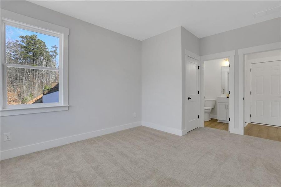 Spacious, unfurnished interior of a new home in Cambridge, Flowery Branch (Image 45).