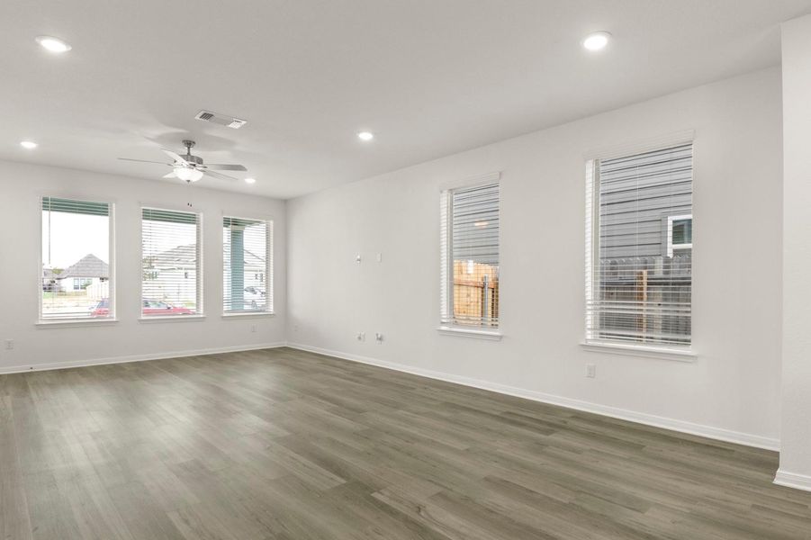 Spacious, unfurnished interior of a new home in Blanco Vista, San Marcos (Image 14).