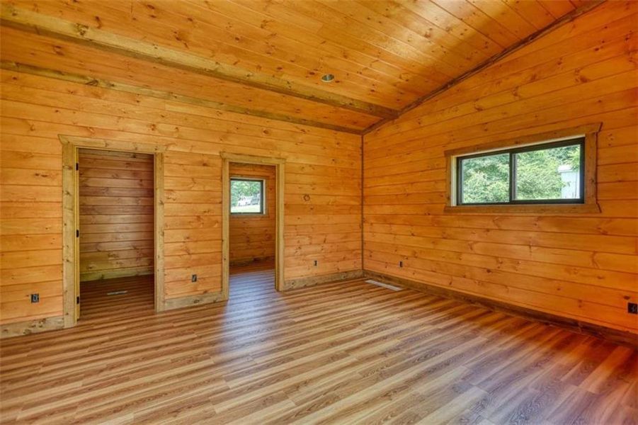 Spacious, unfurnished interior of a new home in , Blue Ridge (Image 8).