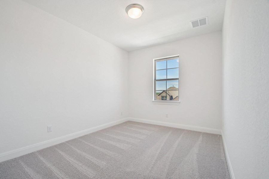 Spacious, unfurnished interior of a new home in 6 Creeks, Kyle (Image 13).