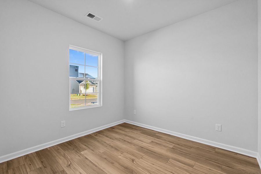 Spacious, unfurnished interior of a new home in Fieldstone, Lexington (Image 31).