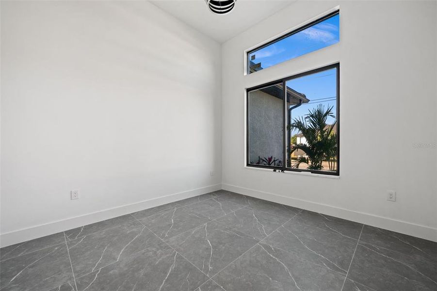 Spacious, unfurnished interior of a new home in , Cape Coral (Image 34).