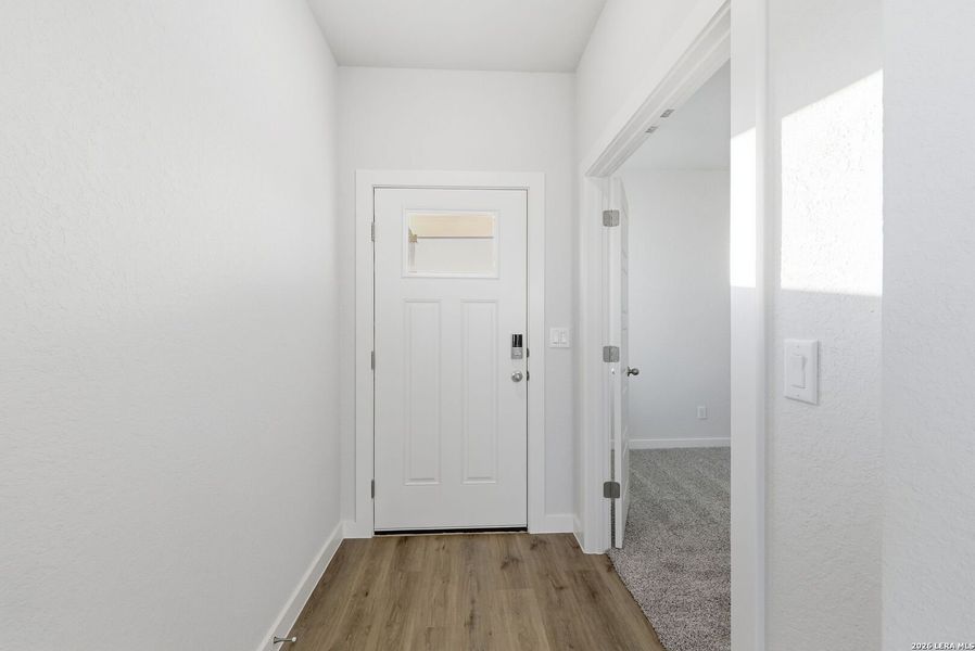 Spacious, unfurnished interior of a new home in Highland Ridge, San Antonio (Image 12).