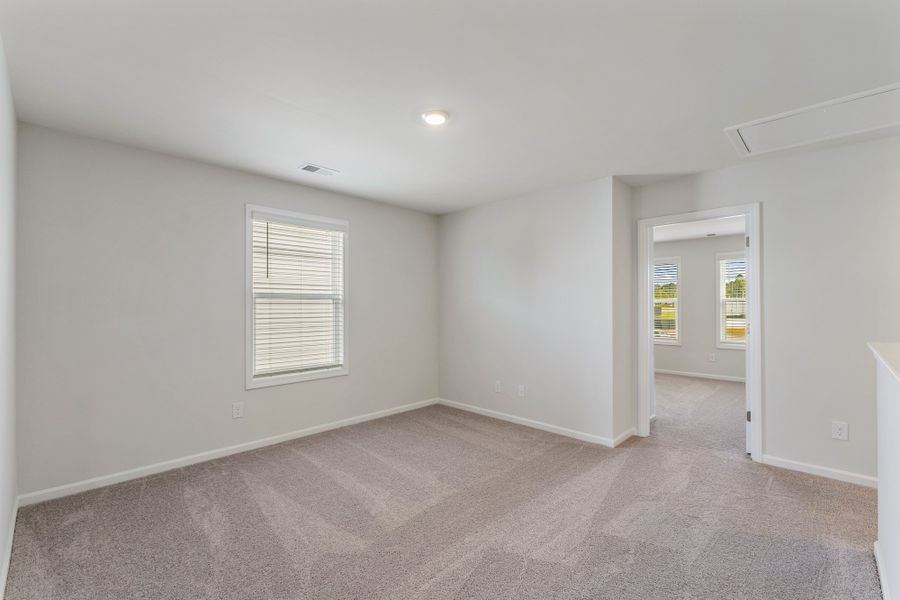 Spacious, unfurnished interior of a new home in Tucker Ridge, Pendleton (Image 21).