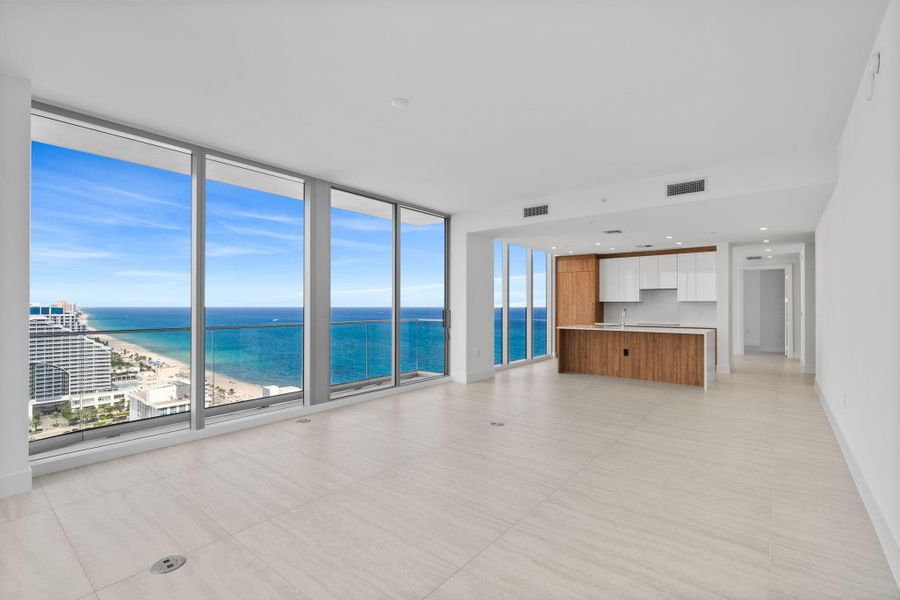 Spacious, unfurnished interior of a new home in Selene Oceanfront Residences, Fort Lauderdale (Image 47).