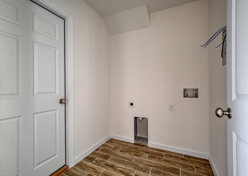 Spacious, unfurnished interior of a new home in , Jacksonville (Image 32).