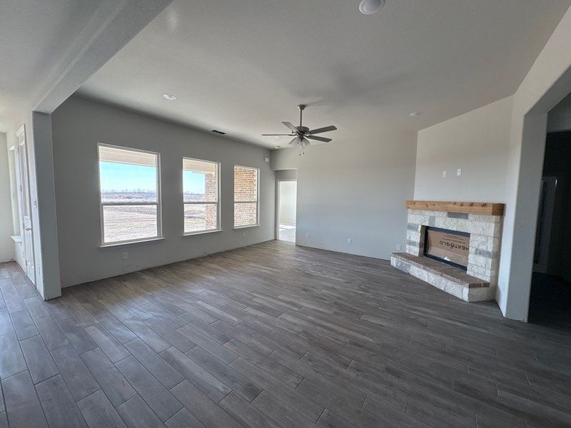 Spacious, unfurnished interior of a new home in Clear Sky Addition, Valley View (Image 4). Spacious, unfurnished interior of a new home in Clear Sky Addition, Valley View (Image 4).