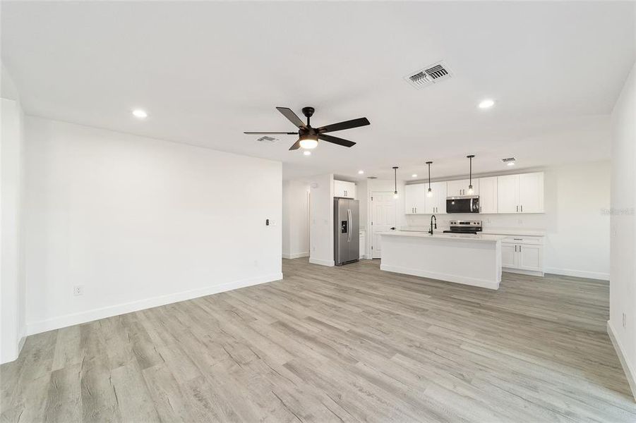 Spacious, unfurnished interior of a new home in , Ocala (Image 26).