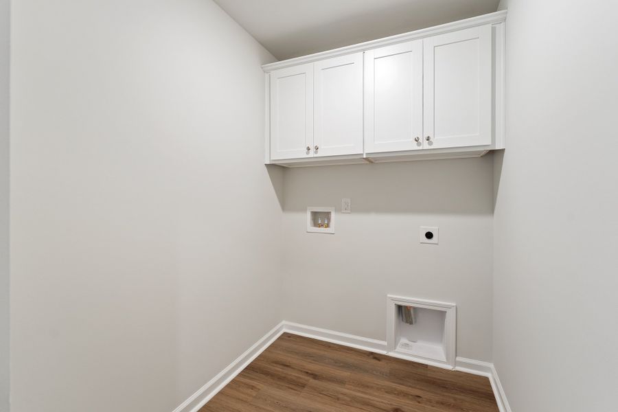 Spacious, unfurnished interior of a new home in Richmond Hill, Inman (Image 26).