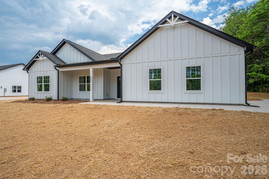 Exterior details and patio area of a home in , Maiden (Image 28).