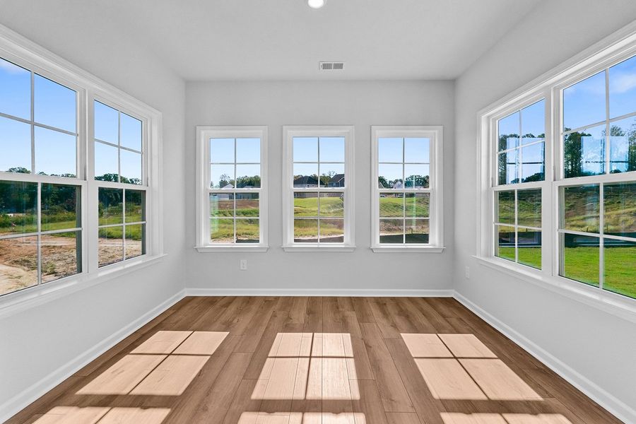 Spacious, unfurnished interior of a new home in Fieldstone, Lexington (Image 19).