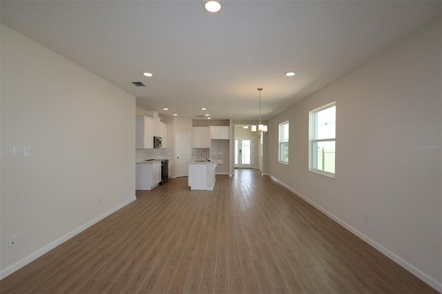 Spacious, unfurnished interior of a new home in Bay Lake Farms, St. Cloud (Image 14).