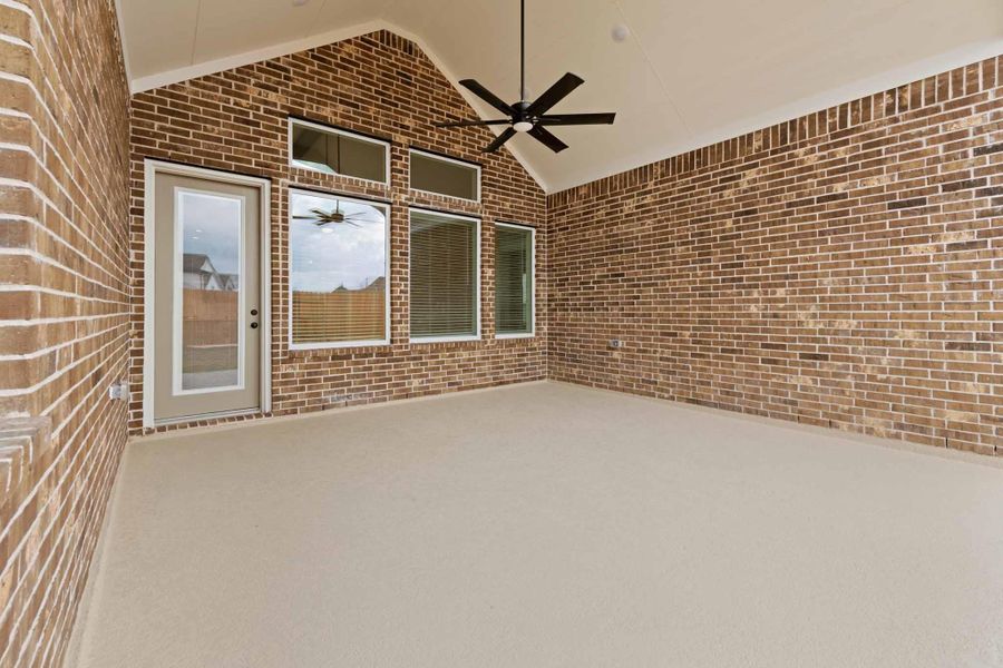 Exterior details and patio area of a home in Attwater, Waller (Image 2).