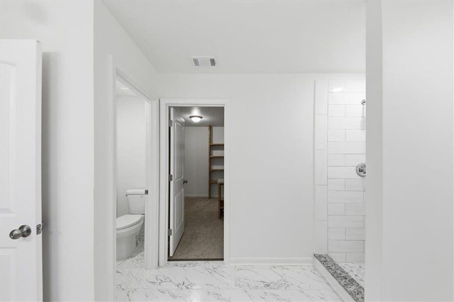 Furnished interior view inside a new home in , Whitesburg (Image 8).