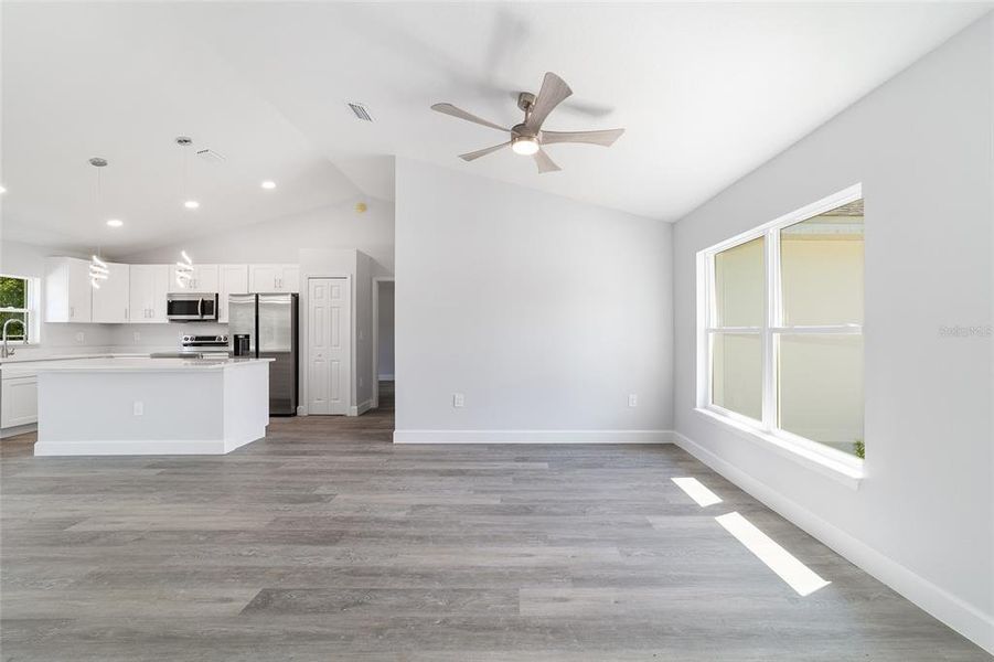 Spacious, unfurnished interior of a new home in , Dunnellon (Image 31).