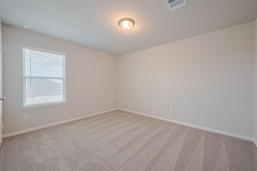 Spacious, unfurnished interior of a new home in Sunterra, Katy (Image 14).