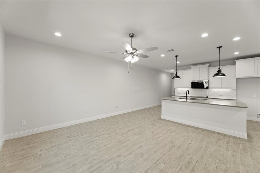 10. 6945 Mustang - Family (3) 10. 6945 Mustang - Family (3)