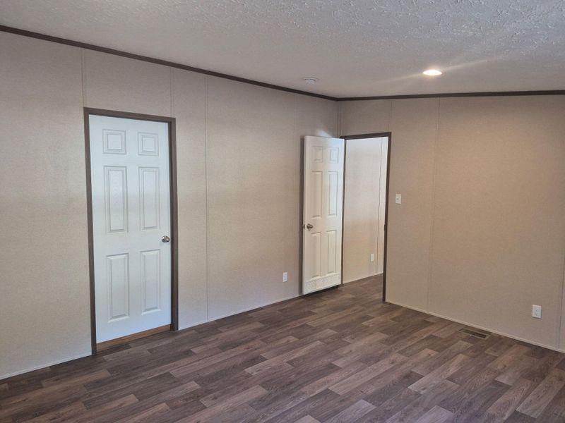 Spacious, unfurnished interior of a new home in , Walterboro (Image 10).