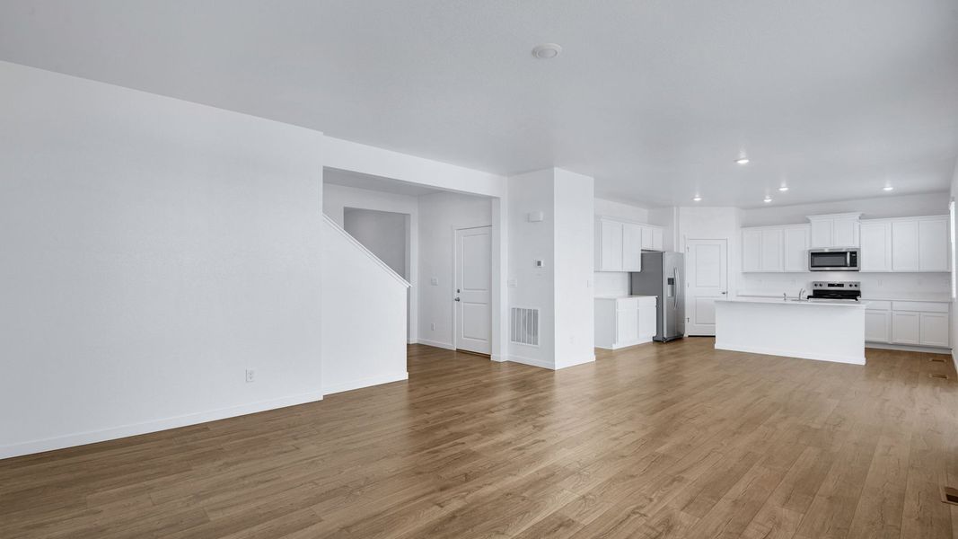 Spacious, unfurnished interior of a new home in Vista Meadows, Fort Lupton (Image 23).