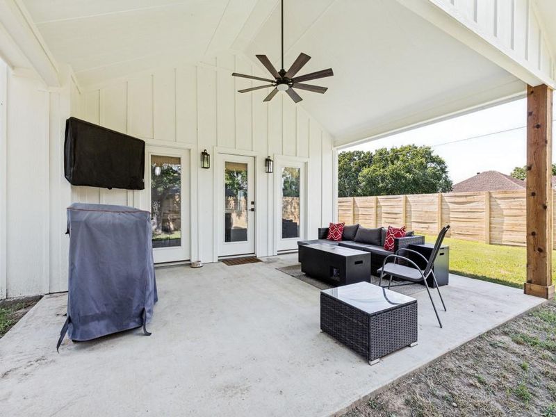 Exterior details and patio area of a home in , Boyd (Image 3).