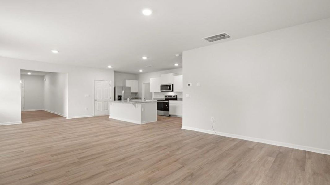 Spacious, unfurnished interior of a new home in Oakleigh Glen, Dallas (Image 14).