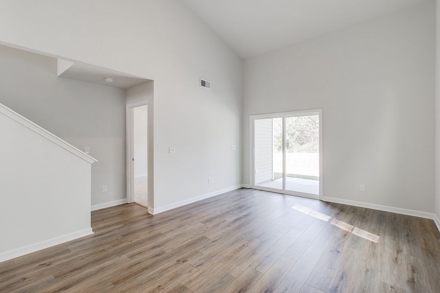 Spacious, unfurnished interior of a new home in Bluefield, Lexington (Image 18).