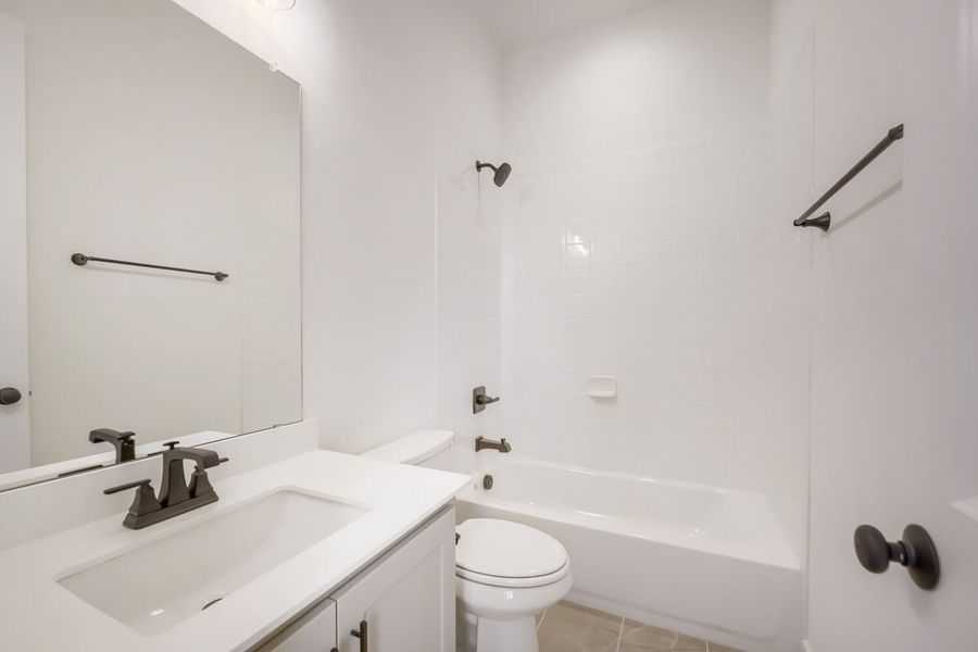 785 White Sage - Full Bathroom 785 White Sage - Full Bathroom