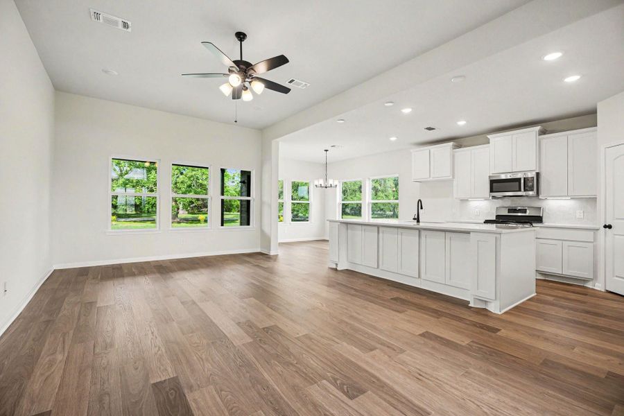 Spacious, unfurnished interior of a new home in Little River Ranch, Bay City (Image 12).