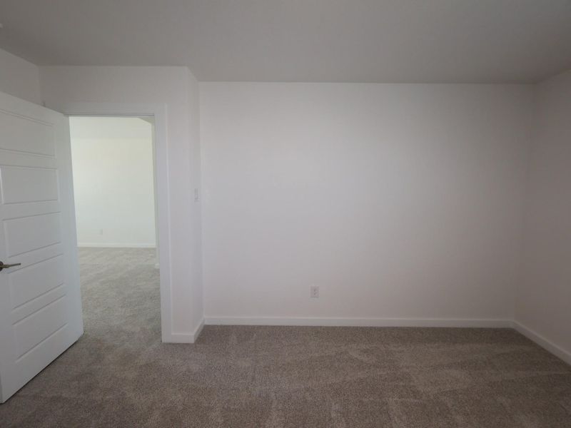 Spacious, unfurnished interior of a new home in Miller's Pond, Rosenberg (Image 39).