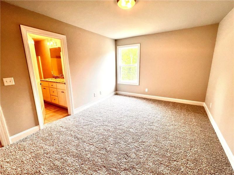 Spacious, unfurnished interior of a new home in , Jefferson (Image 36).