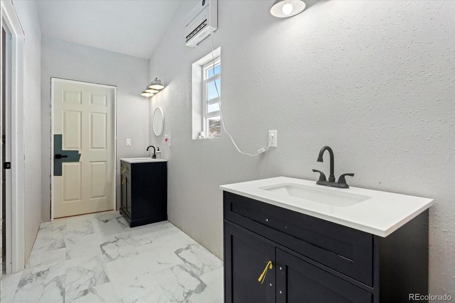 Jack N Jill Bath - Upstairs