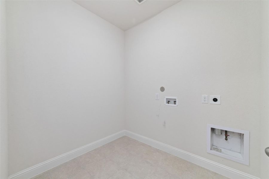 Spacious, unfurnished interior of a new home in , Tomball (Image 28). Spacious, unfurnished interior of a new home in , Tomball (Image 28).