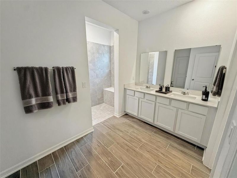 Furnished interior view inside a new home in , Kissimmee (Image 13).