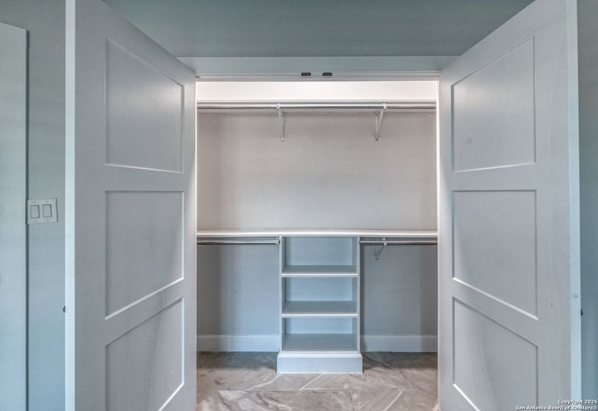 Spacious, unfurnished interior of a new home in , Uvalde (Image 20).