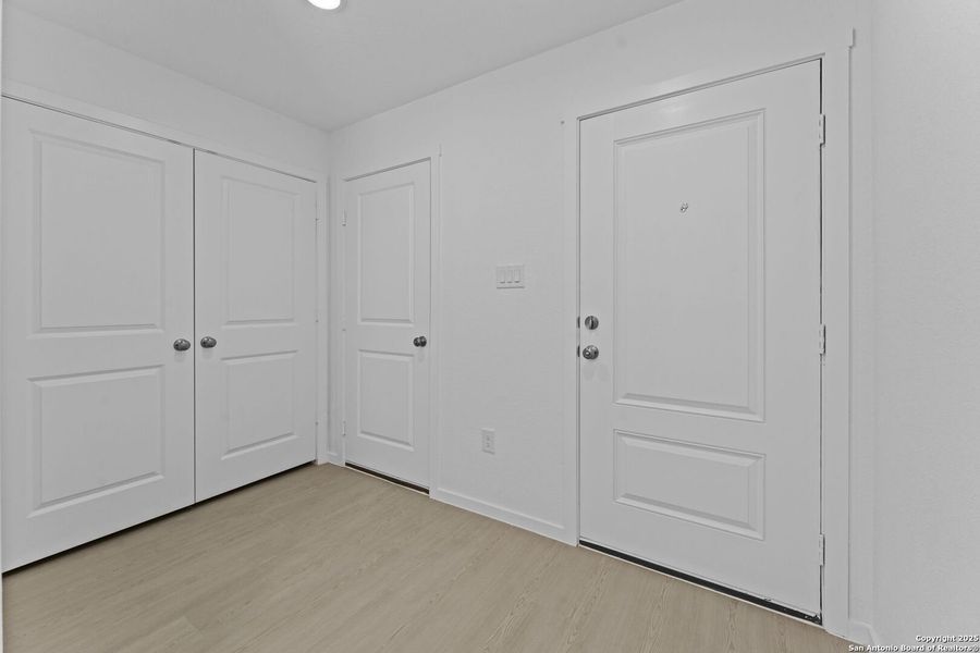 Spacious, unfurnished interior of a new home in Torian Village: Belmar Collection, San Antonio (Image 13).