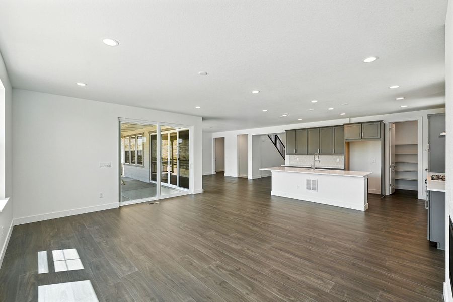 Spacious, unfurnished interior of a new home in Macanta, Castle Rock (Image 17).