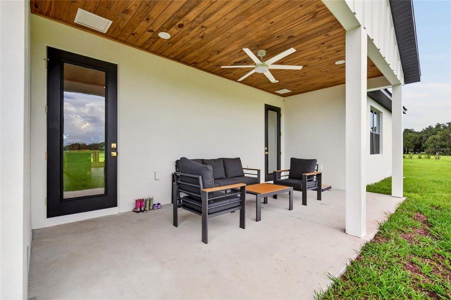 Exterior details and patio area of a home in , Bushnell (Image 26).