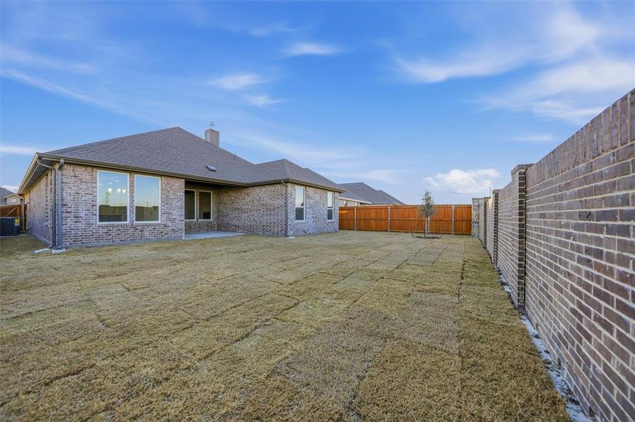 Exterior details and patio area of a home in Morningstar, Aledo (Image 21).