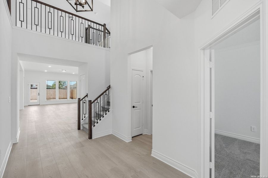 Spacious, unfurnished interior of a new home in Bison Ridge, San Antonio (Image 44).