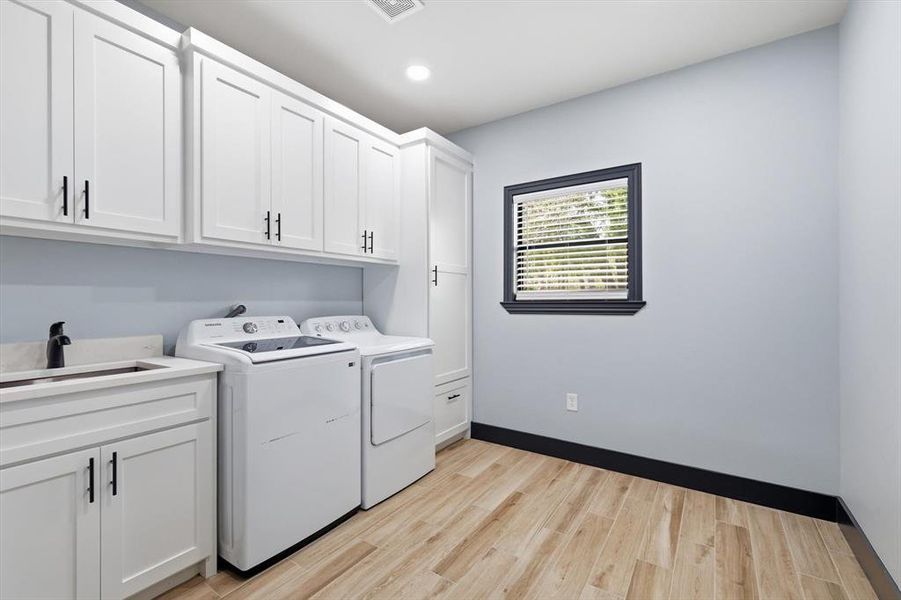 Furnished interior view inside a new home in , Kemp (Image 14).