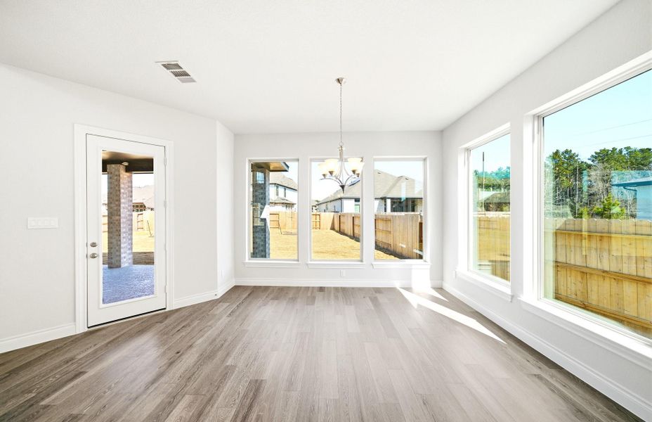 Spacious, unfurnished interior of a new home in Artavia 70′, Conroe (Image 20).