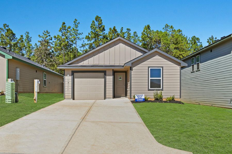 Exterior details and patio area of a home in McCrorey Trails, Conroe (Image 3). Exterior details and patio area of a home in McCrorey Trails, Conroe (Image 3).